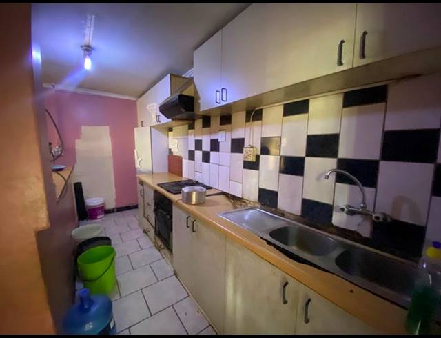 14 BEDROOM HOUSE FOR SALE IN VREDEDORP